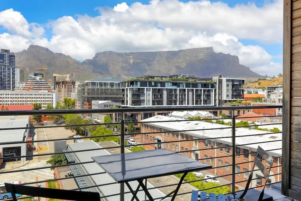 Luxury Apartment With Rooftop Pool And Table Mountain Views Cape Town
